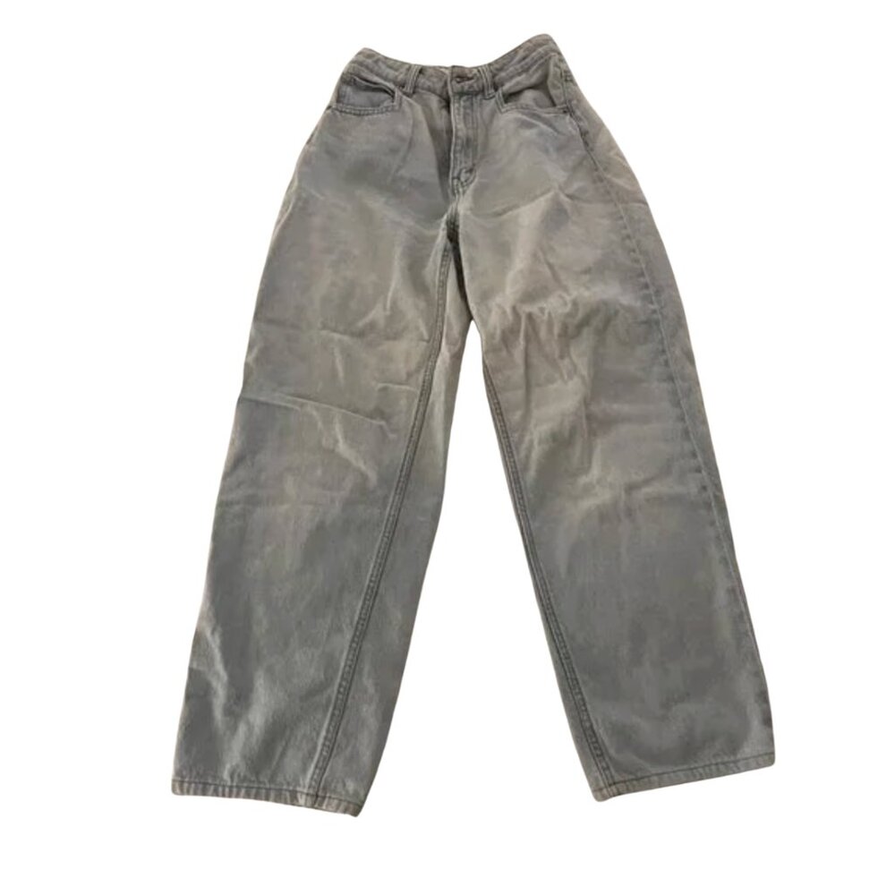 Cute flattering soft straight leg jeans 24/25 light wash